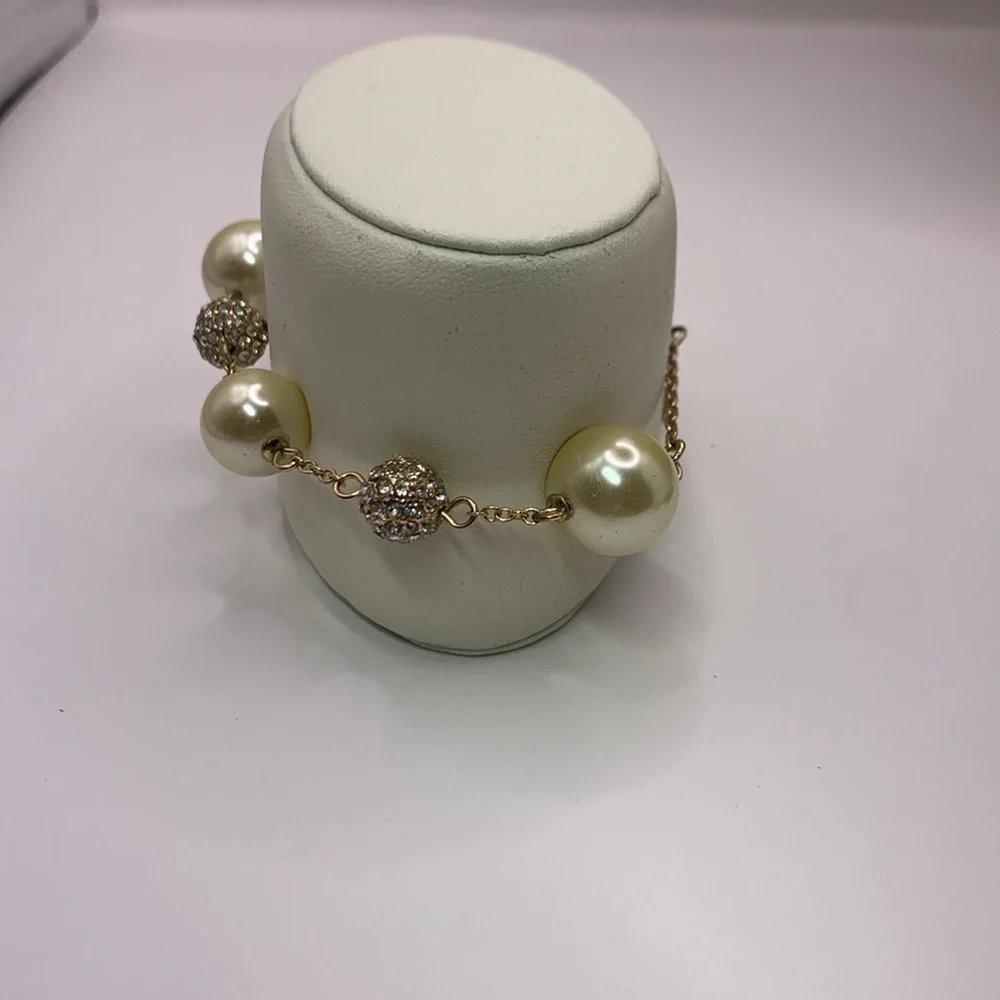 Versona Cream and Gold Vintage-Inspired Faux Pearl and Crystal Bracelet